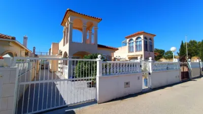 Casa – Algorfa, Urbanización Lo Crispín - Més