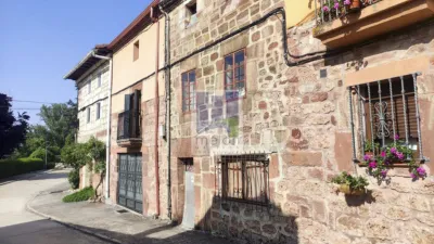 House on Villasur de Herreros Street photo 2