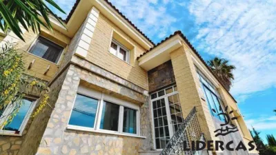 Chalet en venta en Dehesa de Campoamor-Aguamarina, Dehesa de Campoamor-Aguamarina (Distrito Orihuela Costa. Orihuela) de 890.000 €