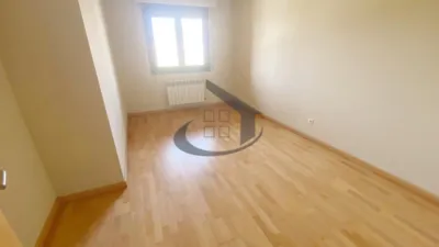 Terraced house for sale in Orcoyen (Navarre). The property is located in a quiet area with excellent transport links. It features its own garden and garage. The ground floor comprises the living room, kitchen, one bedroom, and a shower room, with access from here to the basement. The upper floor includes the master bedroom with an en-suite bathroom, plus two further bedrooms served by a full family bathroom. If you are interested, please request more information without any obligation. photo 3