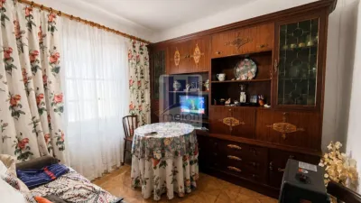 House on Olmos de Atapuerca Street photo 2