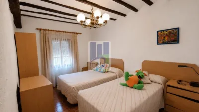 House on Olmos de Atapuerca Street photo 6