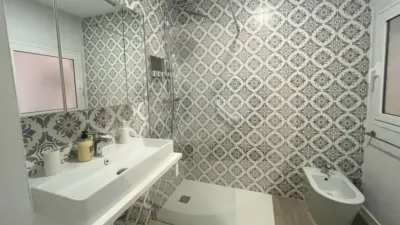 Apartment for Investment Opportunity with Tourist License on Avenida Aguilera photo 11