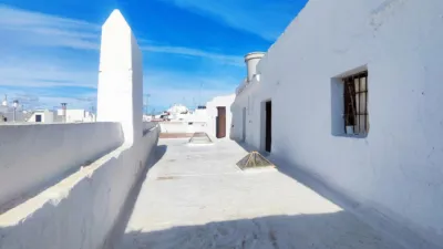 House located next to Paseo de La Ribera and just 2 minutes from La Laguna. photo 2