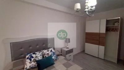 Piso en alquiler en en La Autopista, Próximo A Institutos y Colegios., Pardaleras (Badajoz Capital) de 700 €<span>/mes</span>