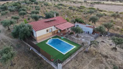 House with Pool in Alcuéscar photo 2