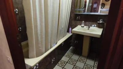 Apartment in a property located on the Main Square of the town. photo 3