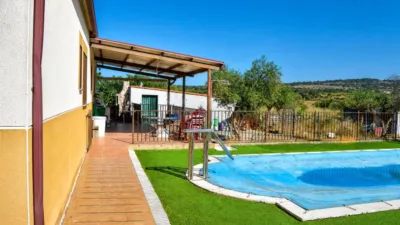 House with Pool in Alcuéscar photo 39