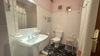 Detached English-Style Villa photo 16