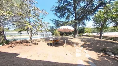 Detached English-Style Villa photo 5