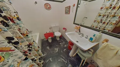 Detached English-Style Villa photo 35