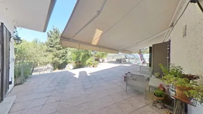 Detached English-Style Villa photo 3
