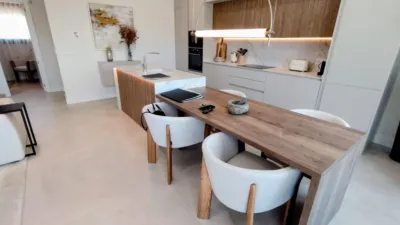 Townhouse just a few steps from the Renfe Carvajal Station photo 23
