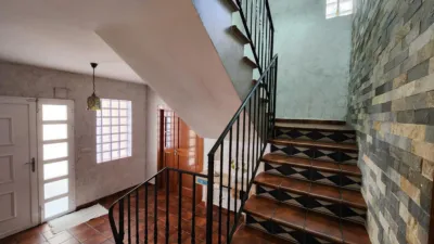 Terraced house in a row of houses close to Calle Mayor and Plaza San Roque photo 2