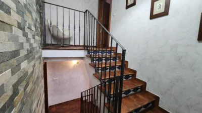 Terraced house in a row of houses close to Calle Mayor and Plaza San Roque photo 3