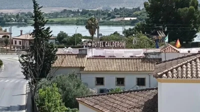 Apartment in a building located just meters from the Lake of Arcos. photo 23