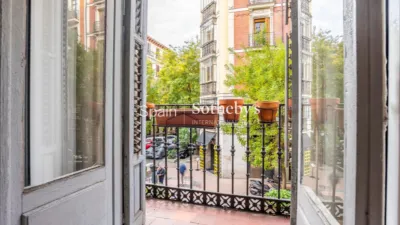 Apartment on Calle de Villanueva photo 12