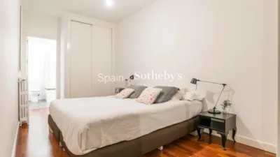 Apartment on Calle de Villanueva photo 14