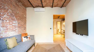 Piso en alquiler en El Poble-Sec - Imagen 2