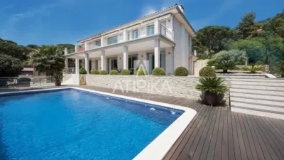Villa on Carrer de Jaume Balmes photo 2