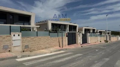 Semi-detached house on Carrer de Malta photo 3