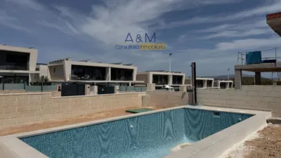 Semi-detached house on Carrer de Malta photo 2