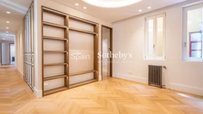 Apartment on Calle de Valverde photo 32