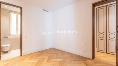 Apartment on Calle de Valverde photo 34