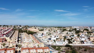 Pis – Orihuela, Urbanización Pueblo Príncipe, Villa Martín - Més