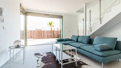 House in Villamartin, close to the airport, golf course, countryside, schools, hospital, and residential area. photo 9
