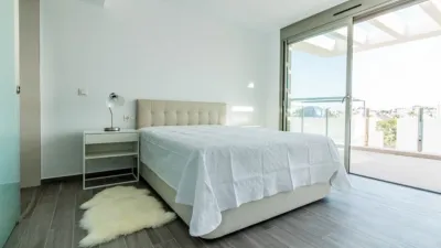 House in Villamartin, close to the airport, golf course, countryside, schools, hospital, and residential area. photo 18