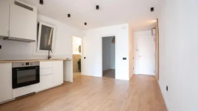 Flat on Carrer de Leconomia, No. photo 6