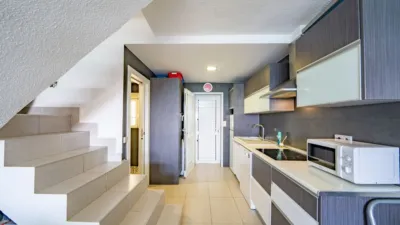 Semi-detached house on Carrer de les Violetes, No. > photo 14