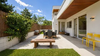 Single-family home in Urban Core photo 30