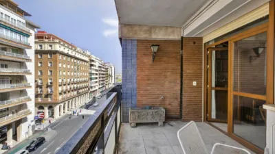 Apartment on Av. de La República Argentina, No. photo 3