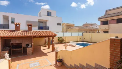 Single-family home on Carrer Llarguer, no. photo 3