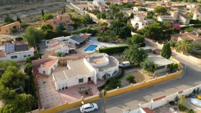 Single-family home on Carrer Leritrina, nº photo 2