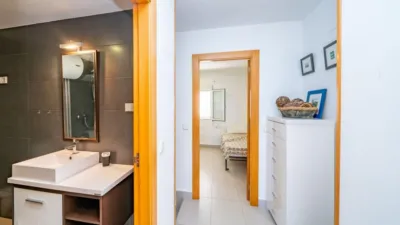 Semi-detached house on Carrer de les Violetes, No. > photo 32