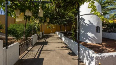 Single-family home on Avenida del Alamillo, no. > photo 18