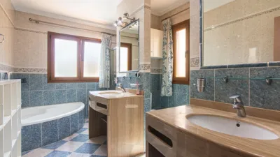 Single-family home on Carrer Llarguer, no. photo 24