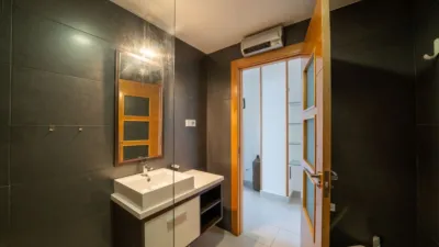 Semi-detached house on Carrer de les Violetes, No. > photo 26