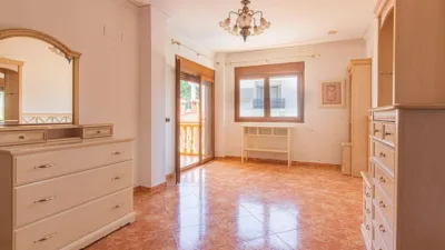 Single-family home on Carrer Llarguer, no. photo 13