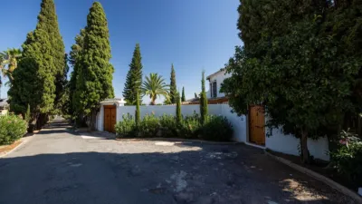 Single-family home on Avenida del Alamillo, no. > photo 3