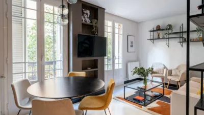 Apartment on C. de Antonio Acuña, no. photo 9