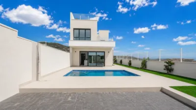 Semi-detached house on Carrer Morella, nº > photo 2