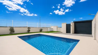 Semi-detached house on Carrer Morella, nº > photo 5