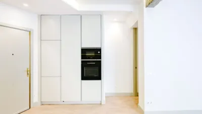 Flat on C. del Gral. Oráa, nº > photo 5