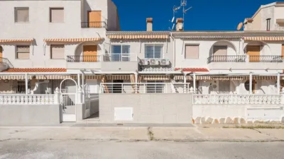 Semi-detached house on Carrer de Biar, nº > photo 29