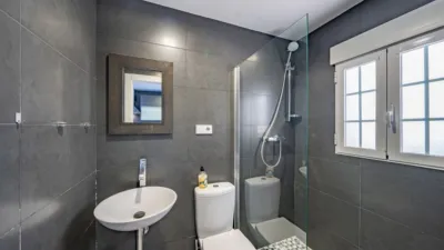 Semi-detached house on Carrer de les Violetes, No. > photo 17