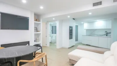 Apartment on Rambla Mendez Nuñez Street, No. photo 7